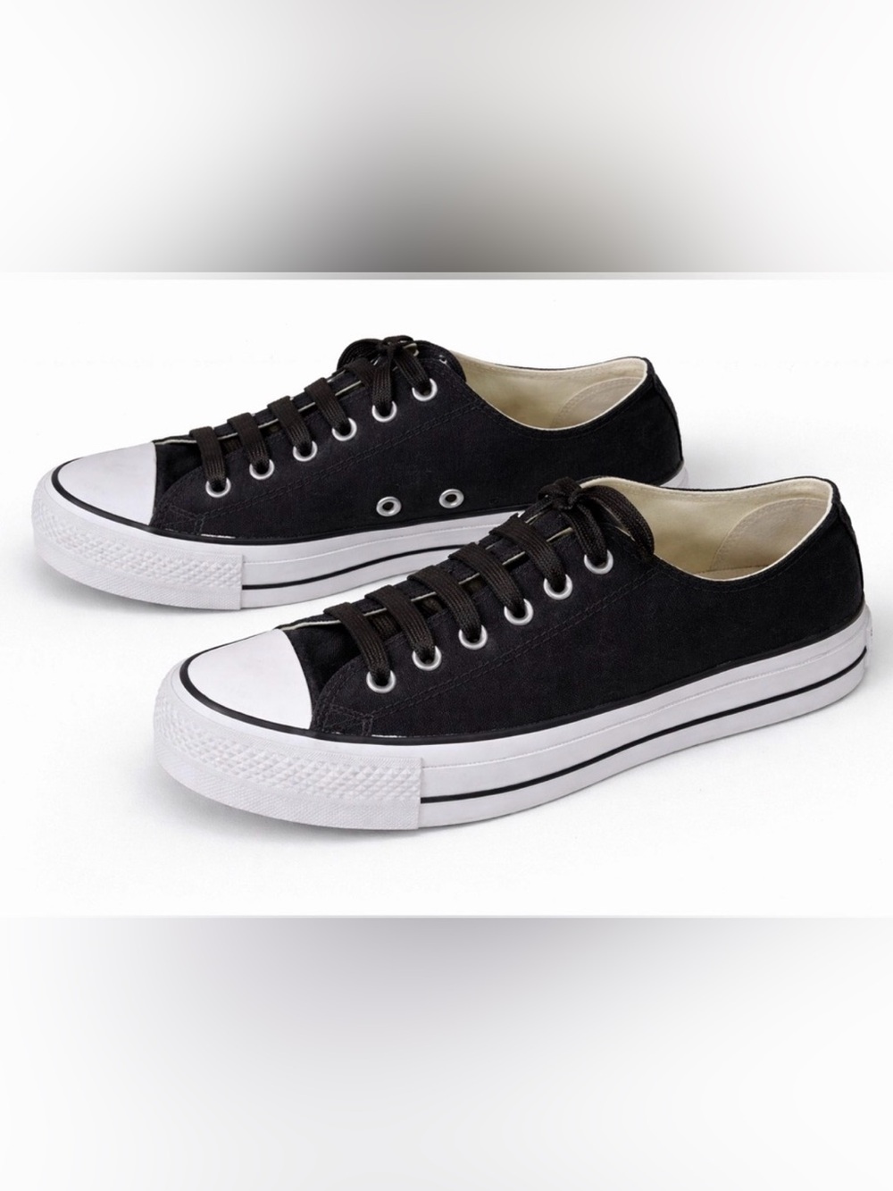 Converse Chuck Taylor All Star Lift Platform Black and White
Sneakers. Size 8